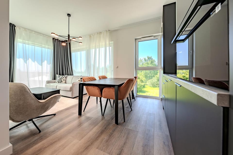 Kitchen or kitchenette, Living room, Seating area, Dining area