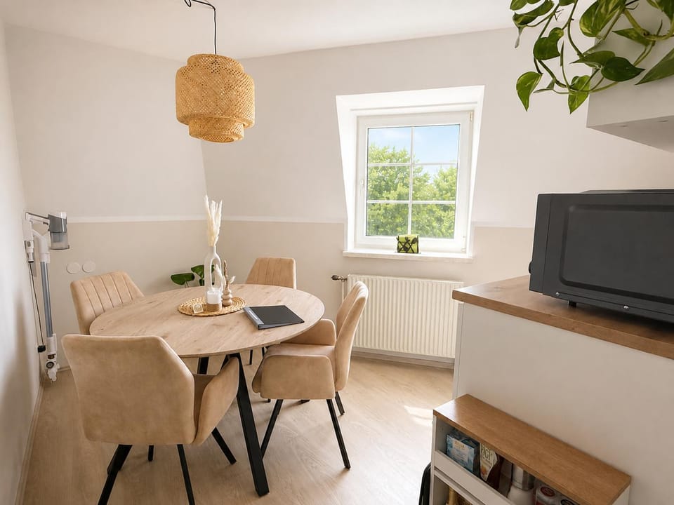 Dining area, kitchen