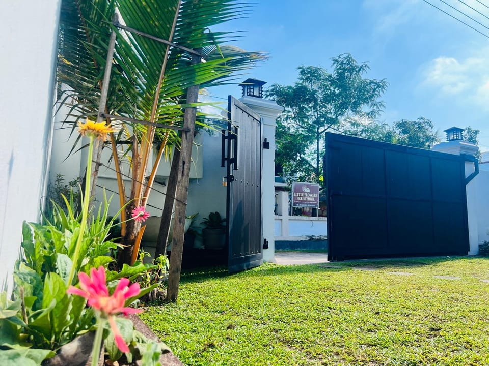 The Lotus Airport Luxury Villa Villa in Negombo