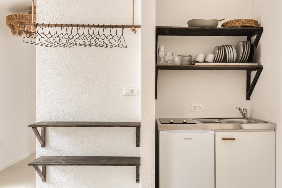 Kitchen or kitchenette, Internal: Not applicable to any particular room