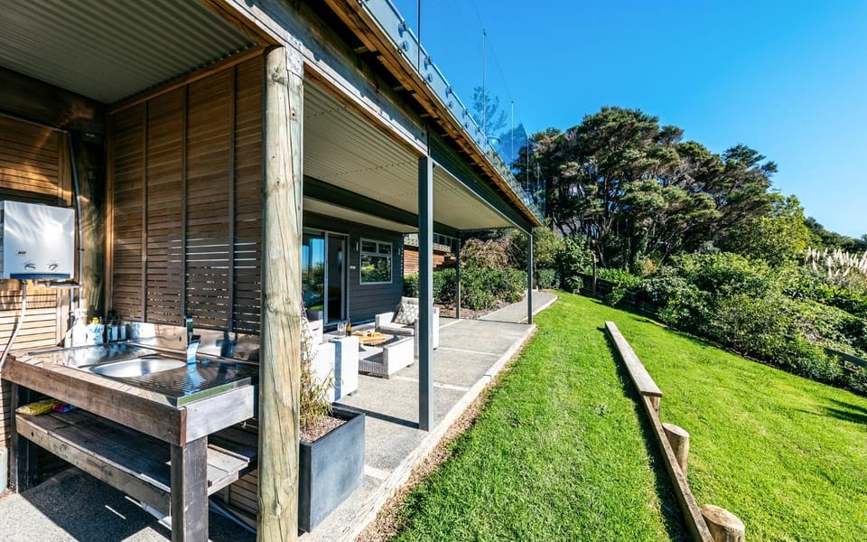 Patio, Area and facilities