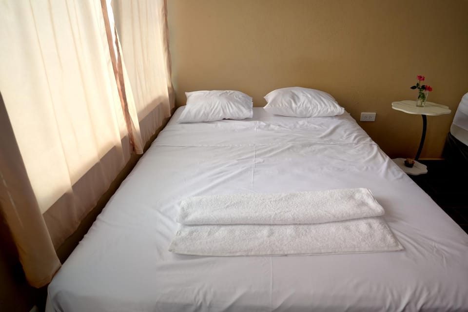 Bed, towels