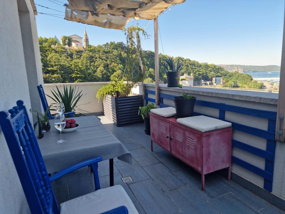 Patio, Day, Natural landscape, View (from property/room), Balcony/Terrace, Sea view
