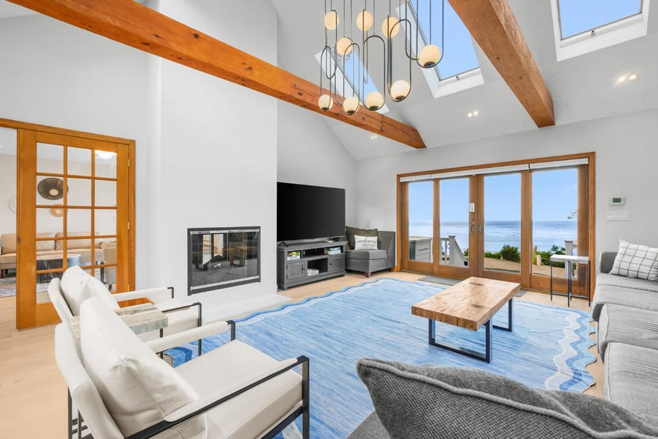 Ocean's Edge with pool, hot tub & beach access House in Plymouth