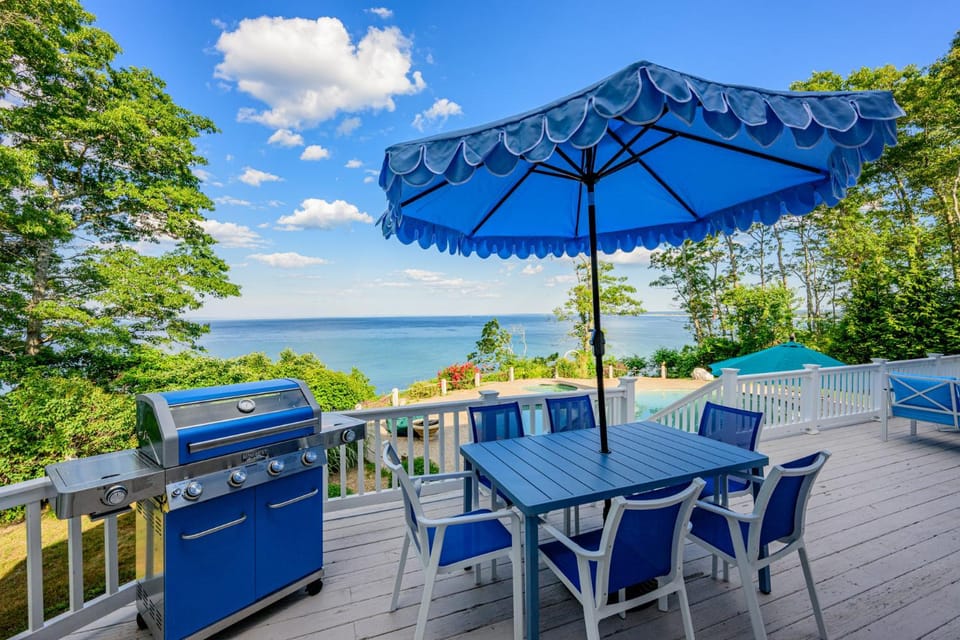 Ocean's Edge with pool, hot tub & beach access House in Plymouth