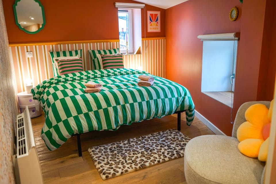 Duplex coloré pop vintage port de la Rochelle Apartment in La Rochelle