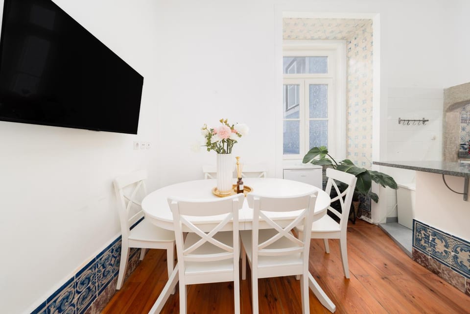Luxury Central Lisbon Stay wAC at Your Doorstep Apartment in Lisbon