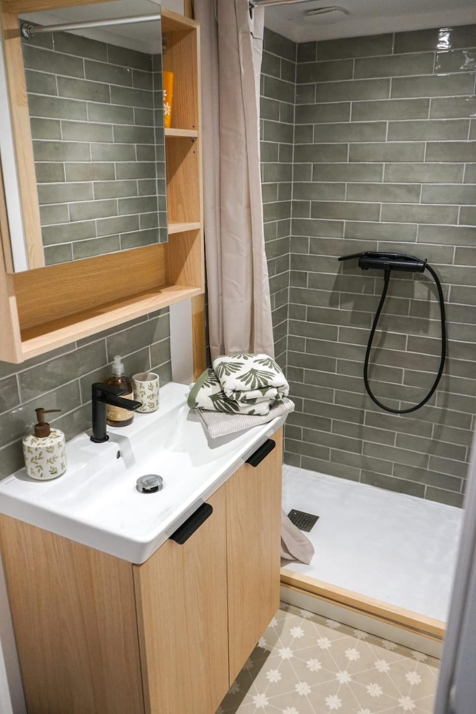 Charmant T1 rénové avec vue le port de La Rochelle Apartment in La Rochelle