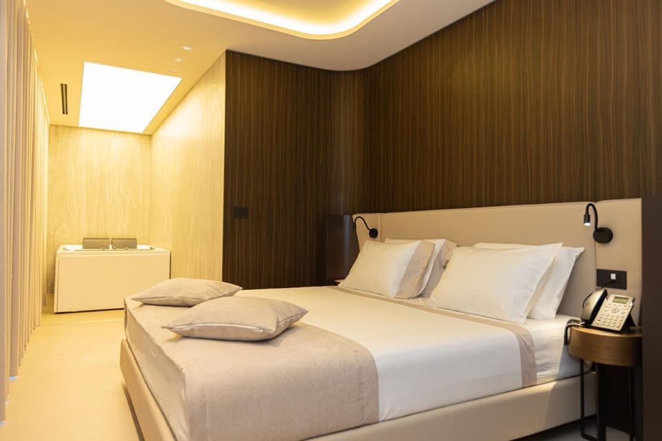 Hot Tub, Bedroom