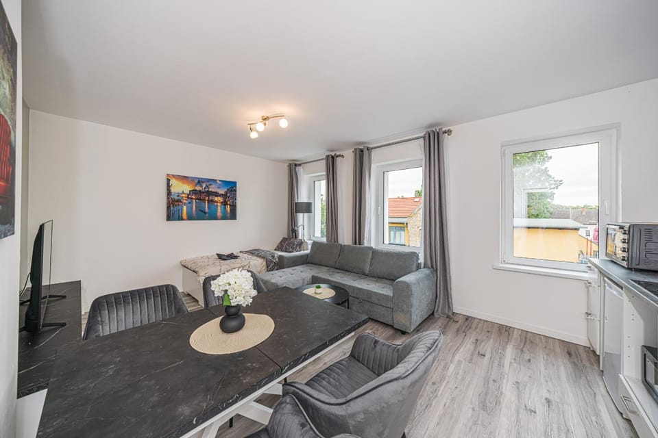 A8 ruhiges 3-Zimmer-Studio mit Balkon Apartment in Halle Saale
