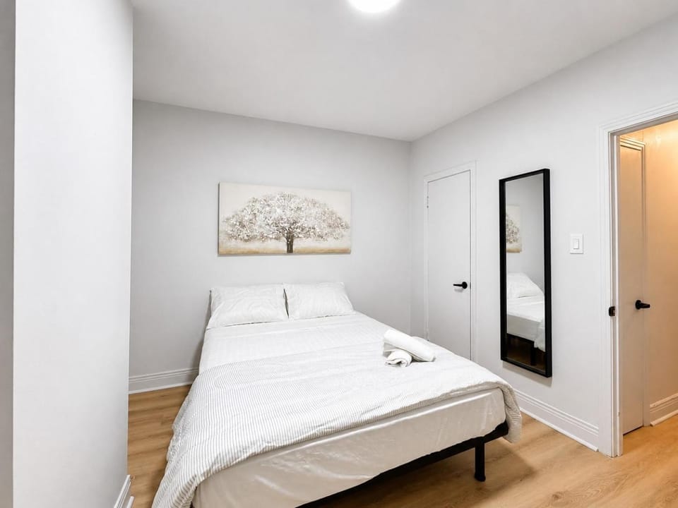 Beautiful 2 bedroom unit downtown Apartment in Boucherville