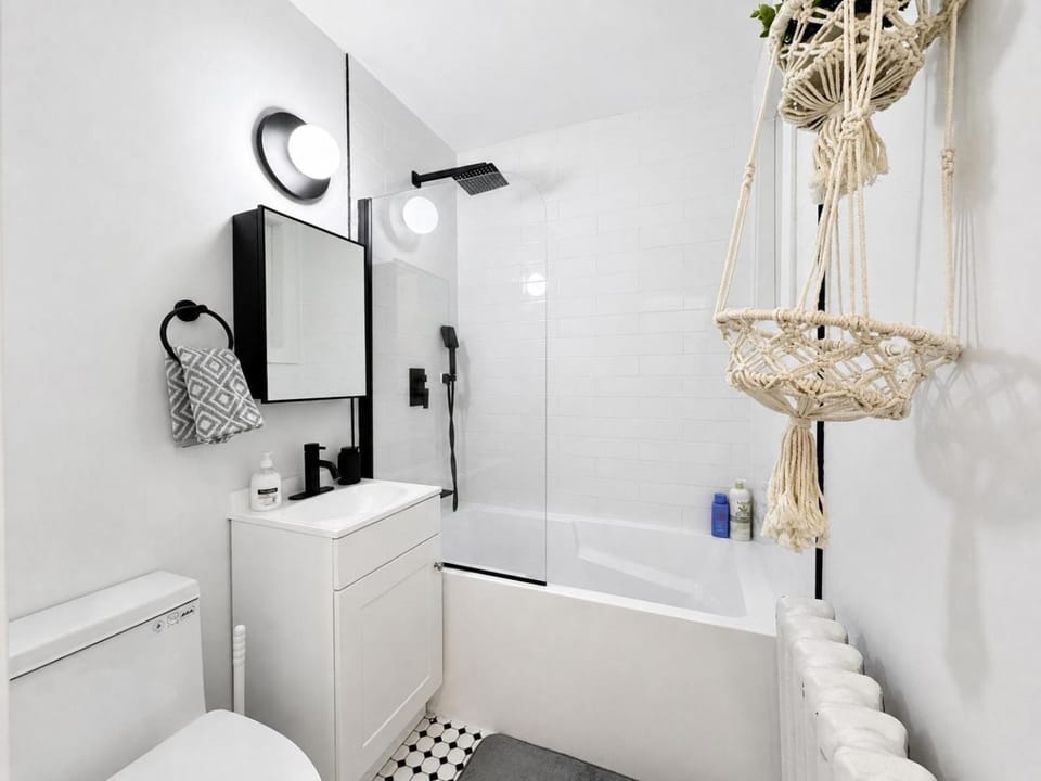 Beautiful 2 bedroom unit downtown Apartment in Boucherville