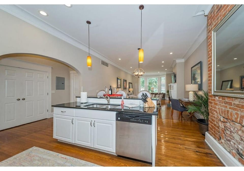 Classic Elegant 2 Bedroom 2 Bath near Eden Park Apartment in Cincinnati