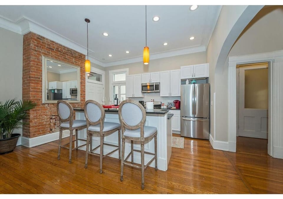 Classic Elegant 2 Bedroom 2 Bath near Eden Park Apartment in Cincinnati