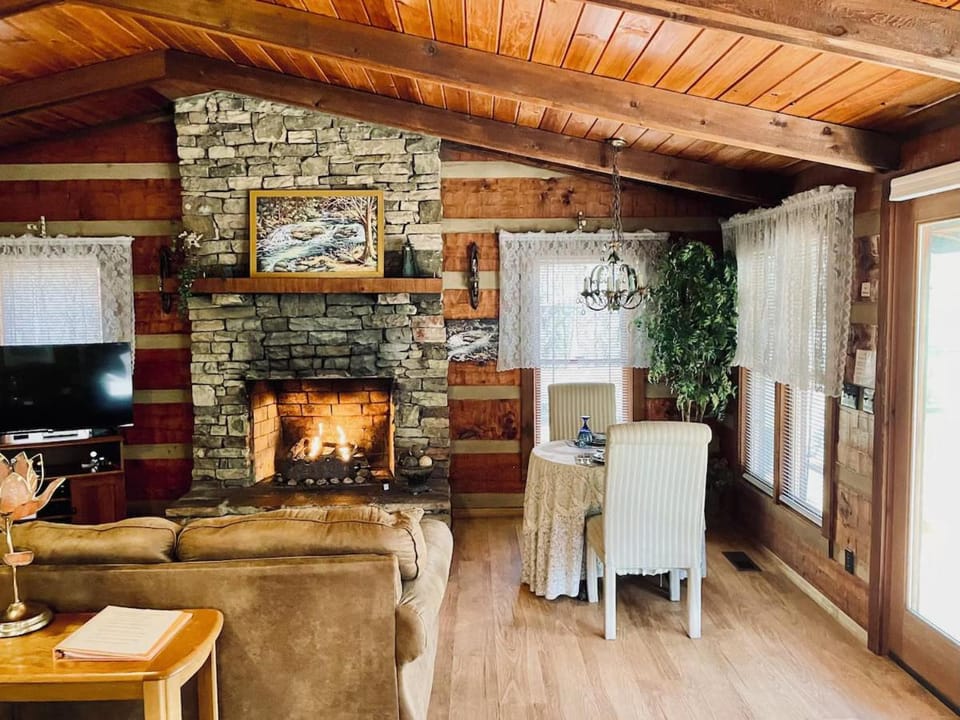 Laurelwood Falls Cabin Cabin in Cosby
