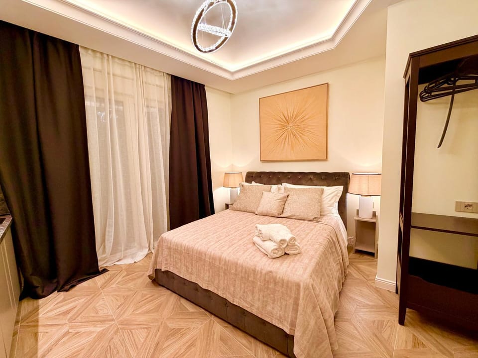 Photo of the whole room, Bedroom
