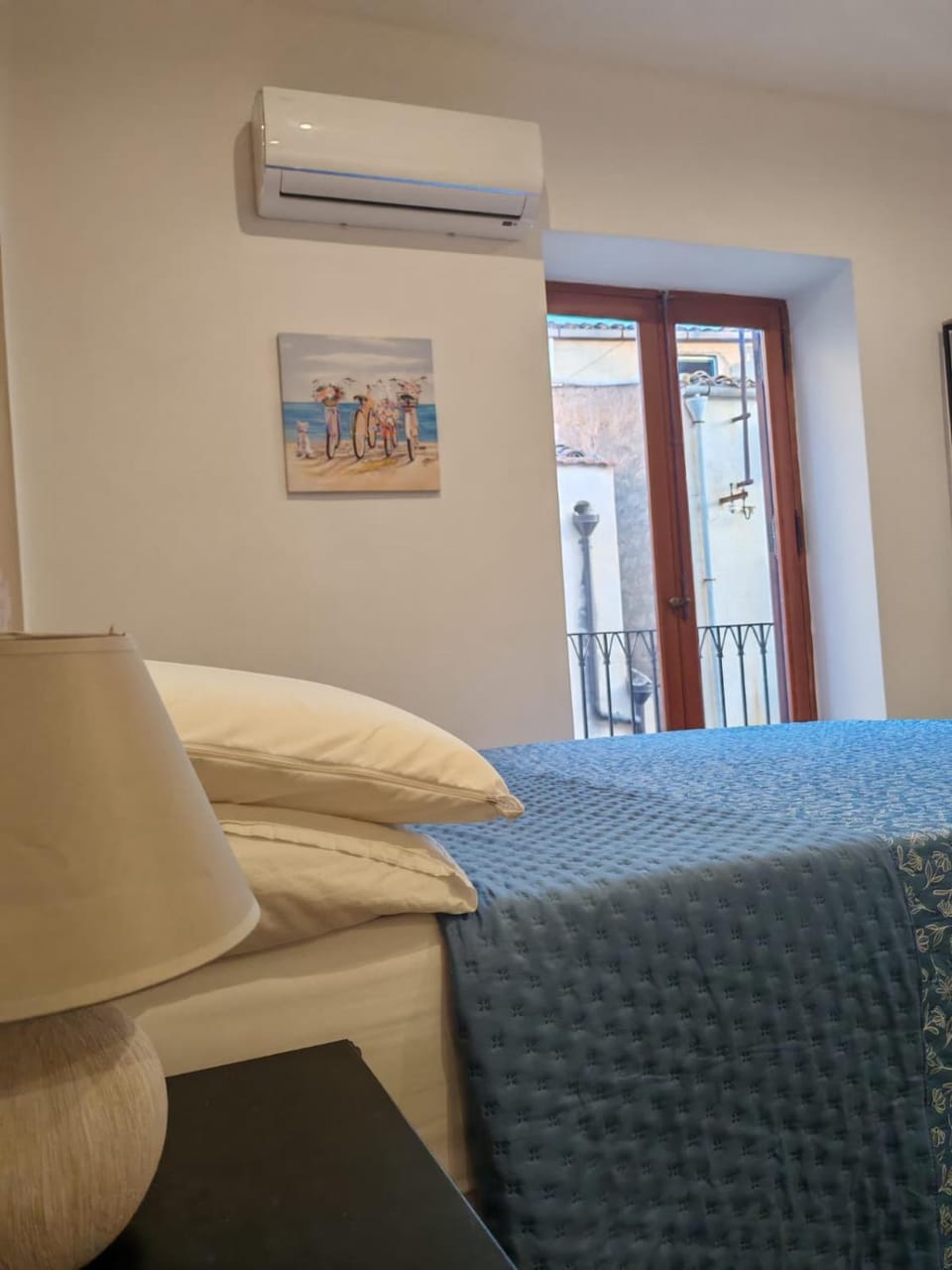 Bed, Bedroom, air conditioner