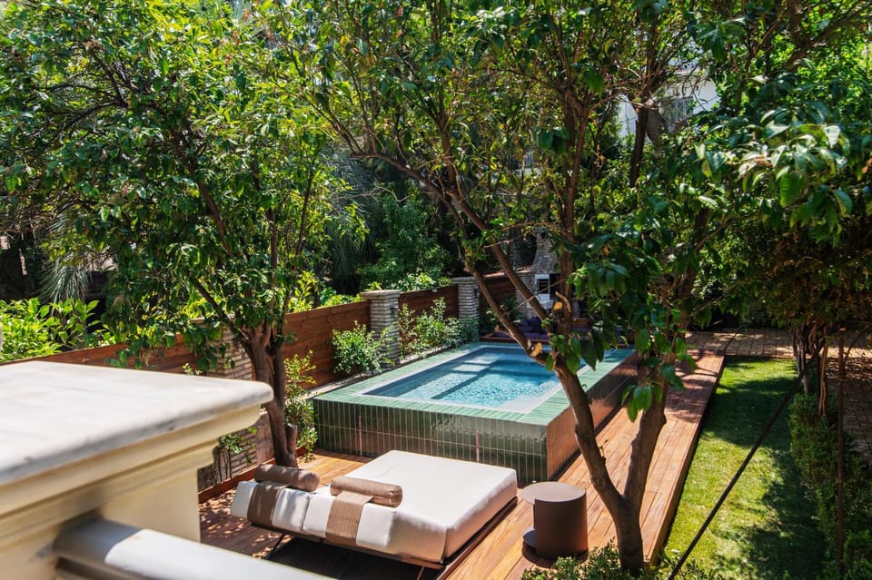 Patio, Day, Natural landscape, Garden, Balcony/Terrace, Garden view, Pool view, Swimming pool, sunbed