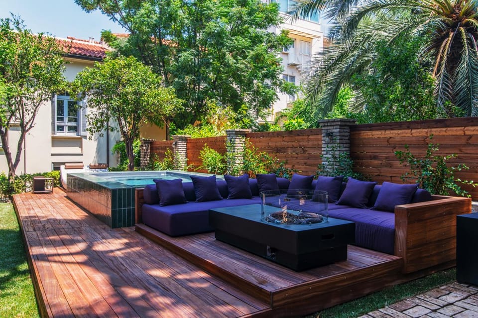 Property building, Garden, Garden, Living room, Seating area, Garden view