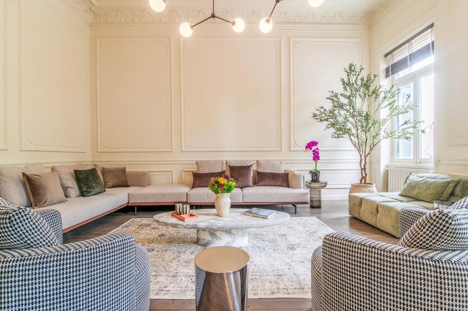 Living room, Seating area