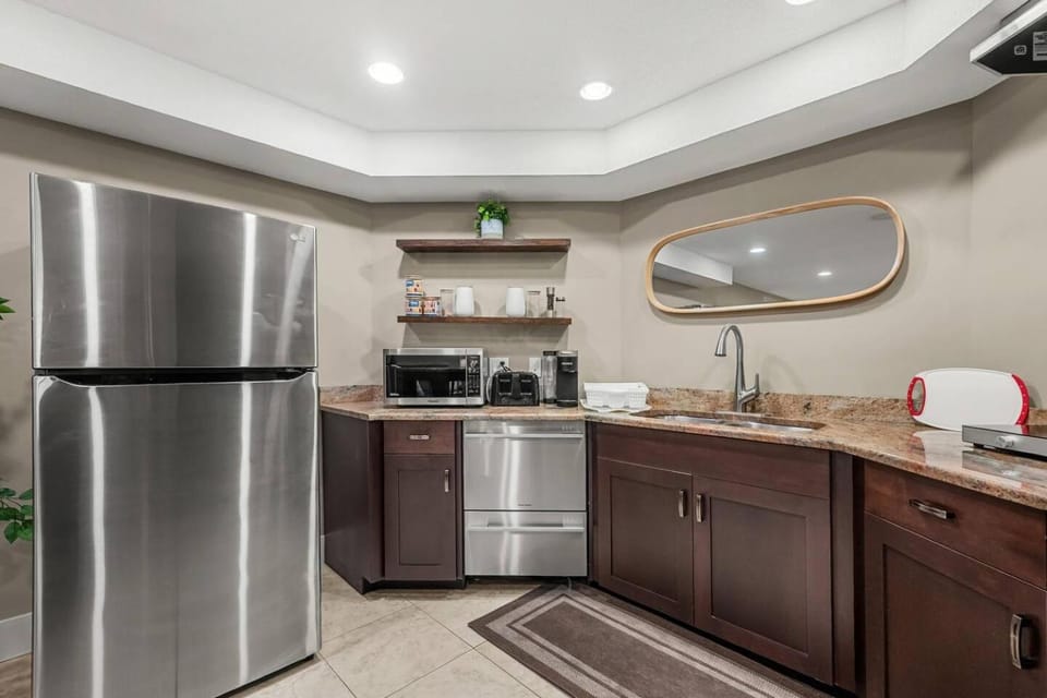 Spacious Basement Suite Ideal for Families House in Okotoks
