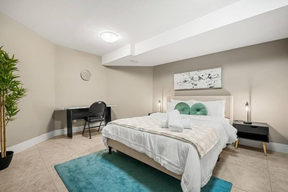 Spacious Basement Suite Ideal for Families House in Okotoks