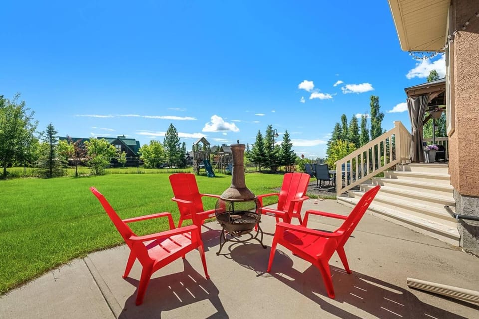 Spacious Basement Suite Ideal for Families House in Okotoks