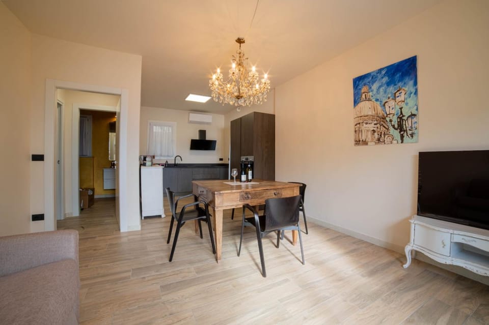TV and multimedia, Kitchen or kitchenette, Dining area, Evening entertainment, stove