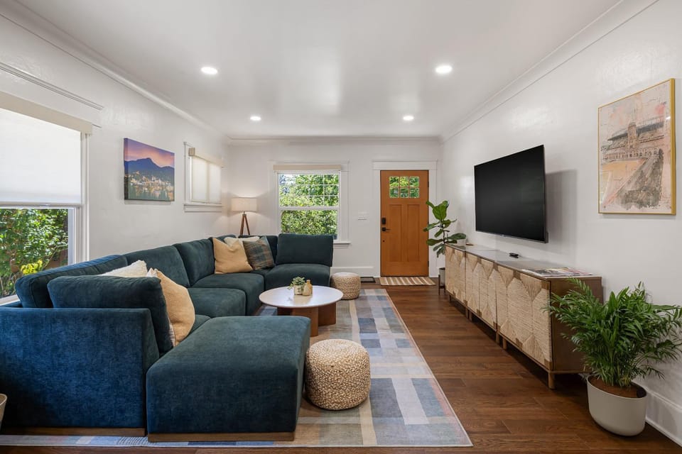 Emerald on Orchard – Luxury Eugene Vacation Rental Near UO home House in Eugene