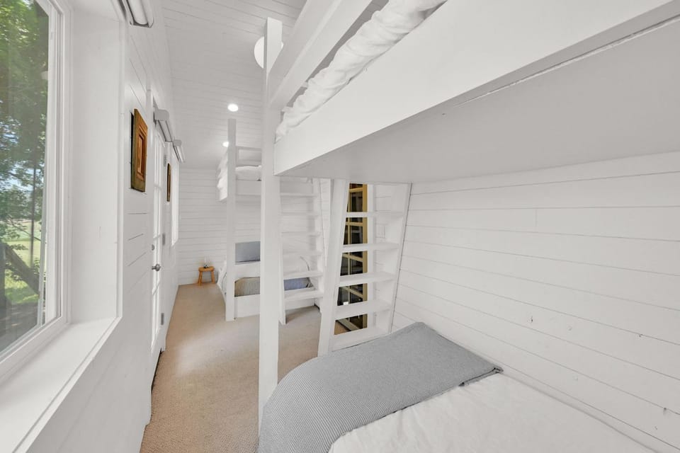 Lake Front Retreat Cabin King Suite Bunk Loft View Cabin in Huntsville