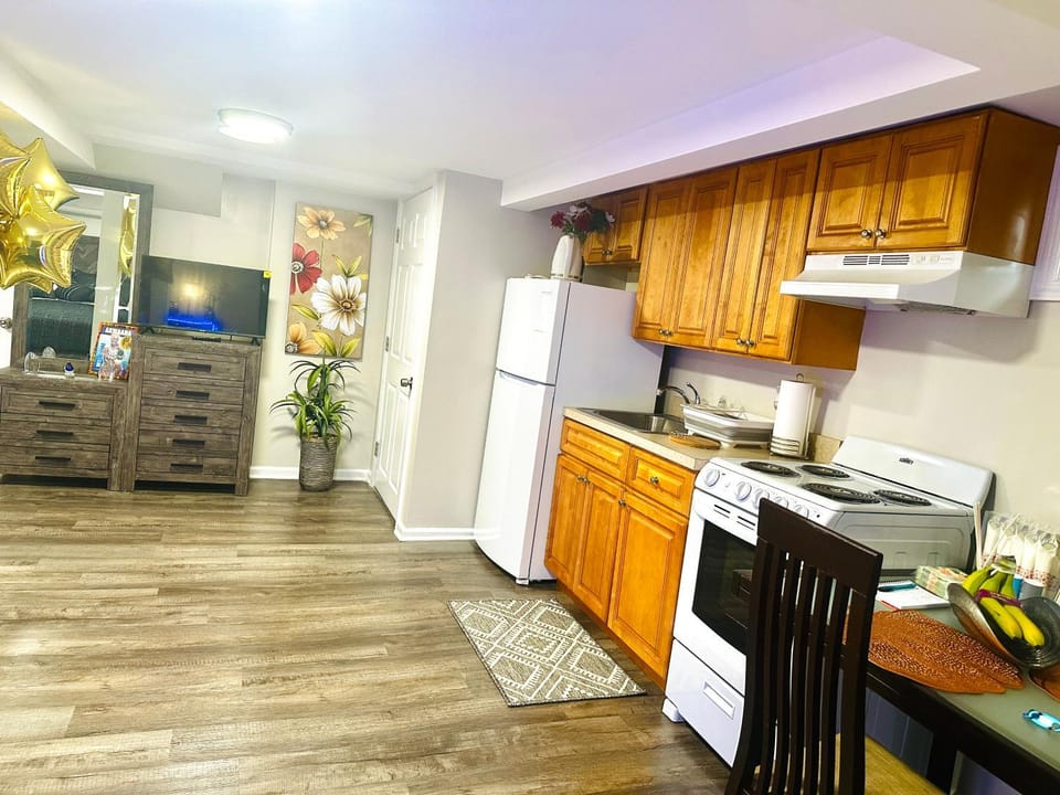 Elmont Escape Studio Bed and Breakfast in Elmont