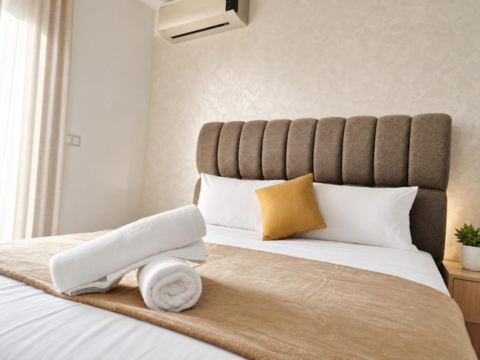 Bed, Photo of the whole room, Bedroom, towels, air conditioner