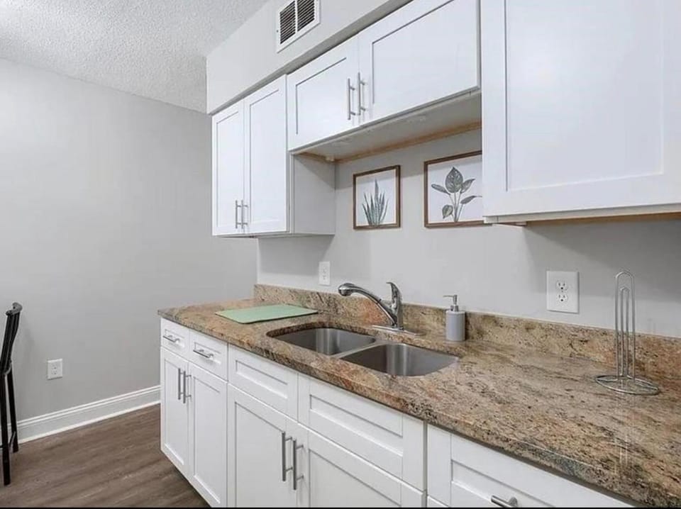 Modern 2 bedroom stay in Memphis near Beale St & St Jude House in Memphis