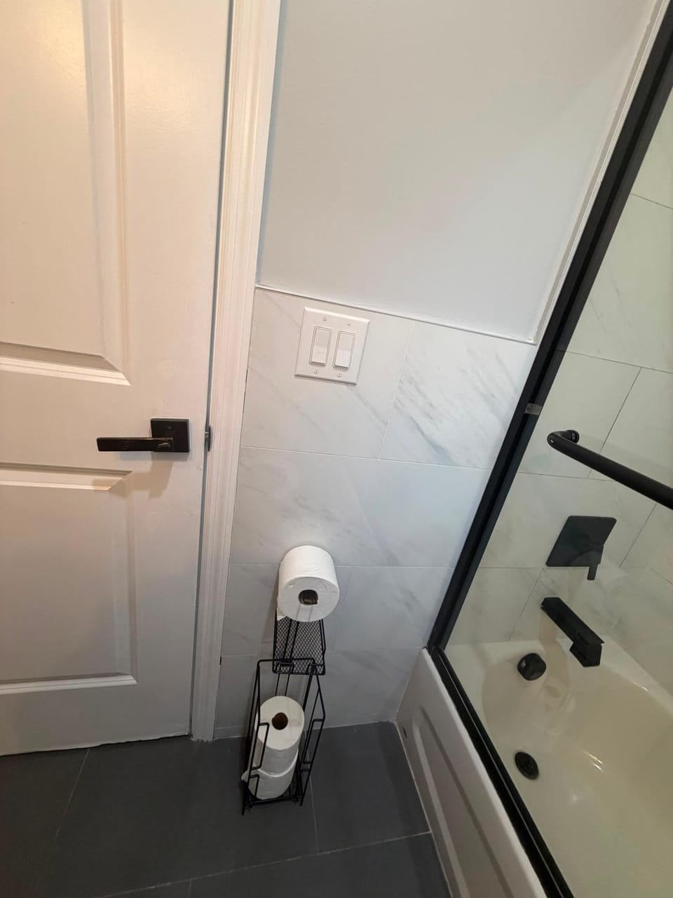 Evergreen Quiet Nest Relax and Recharge Private Room Shared Bath Bed and Breakfast in Newark