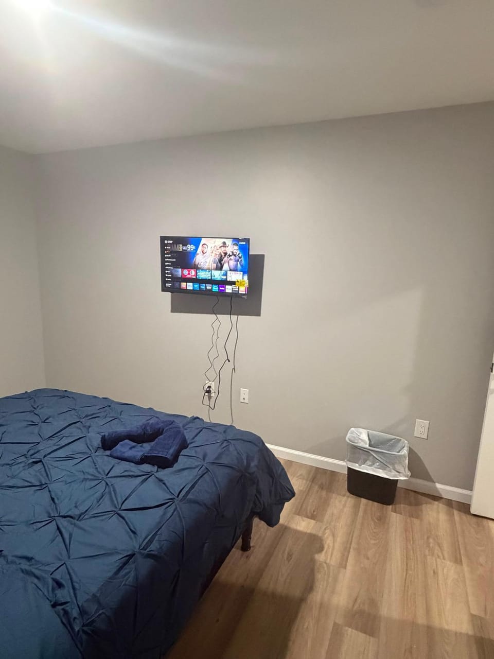 Evergreen Quiet Nest Relax and Recharge Private Room Shared Bath Bed and Breakfast in Newark