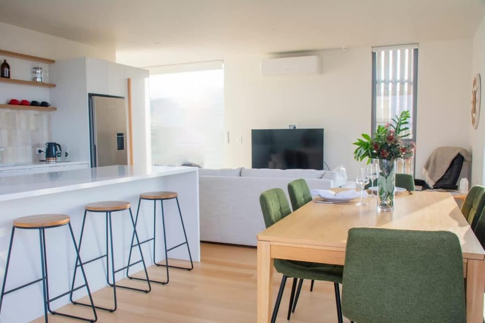 Rangatahi Retreat - Superior Stays Apartment in Raglan