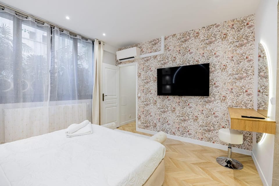Arche Royale Apartment in Paris