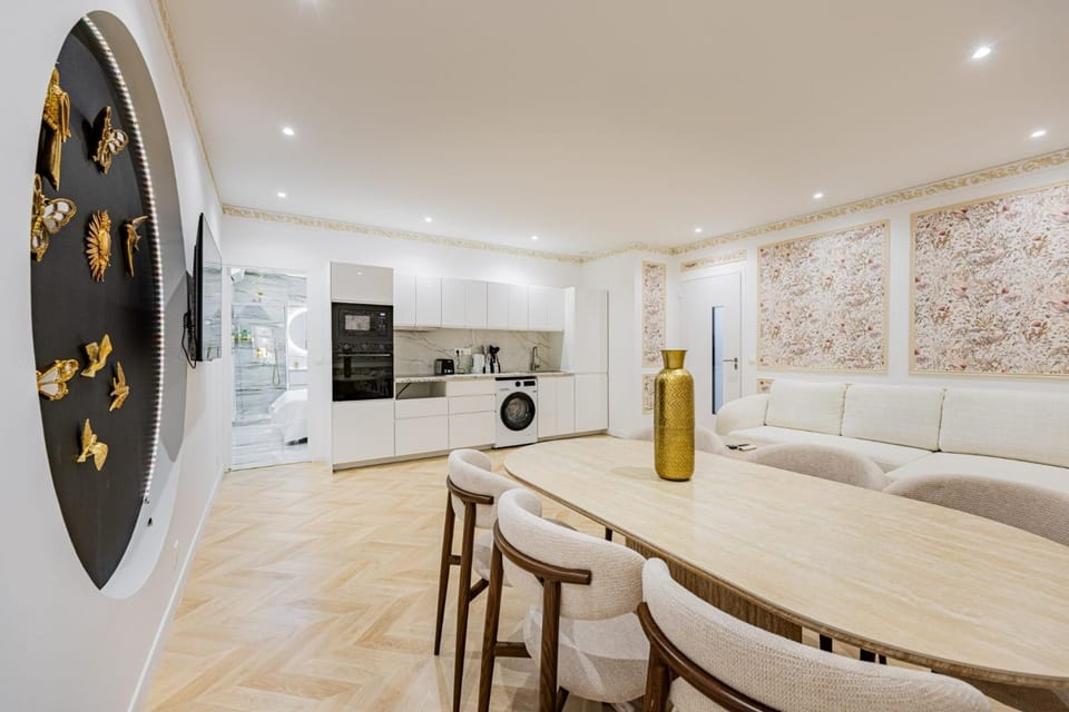 Arche Royale Apartment in Paris