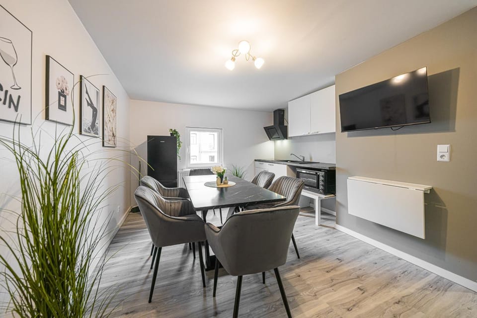 B5 ruhiges 4-Zimmer-Studio mit Balkon Apartment in Halle Saale