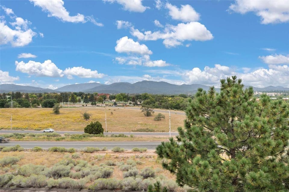 Southwest Retreat with Mountain Views! Apartment in Santa Fe