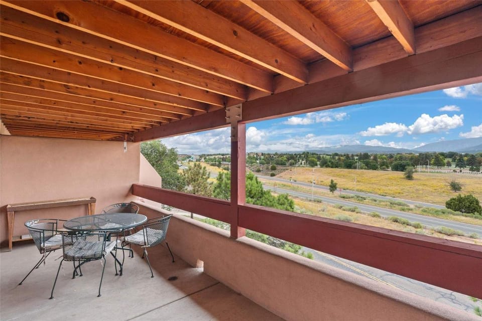 Southwest Retreat with Mountain Views! Apartment in Santa Fe