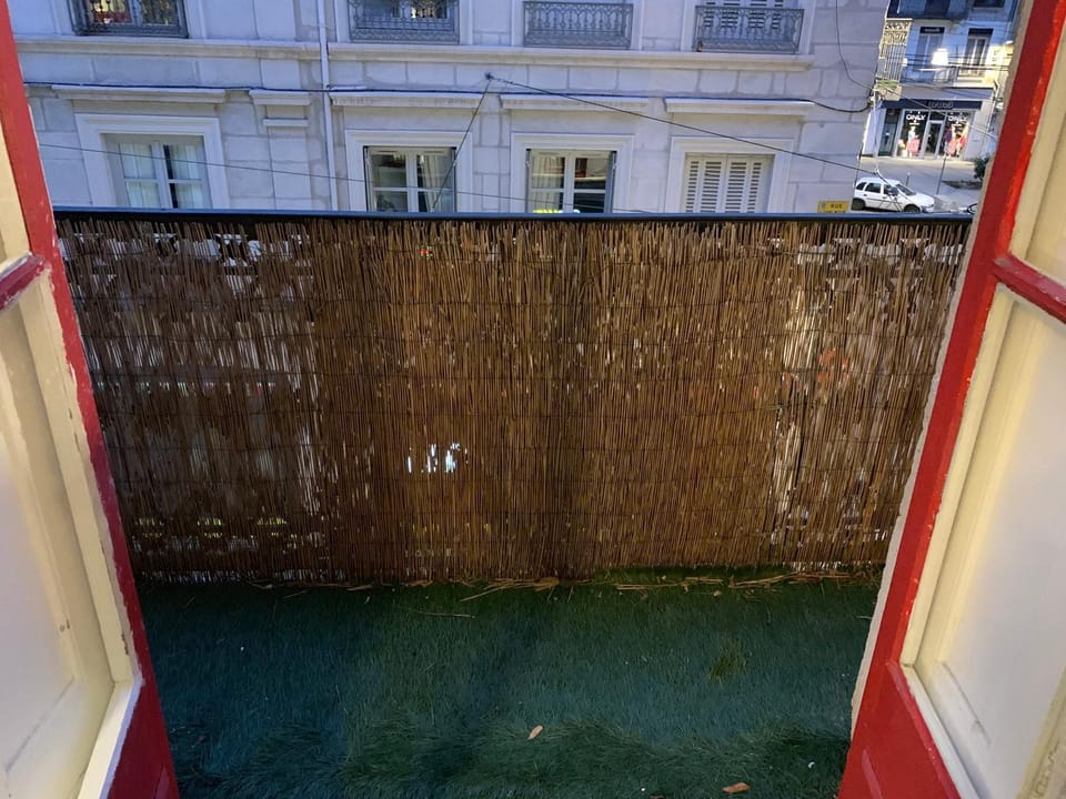 Neighbourhood, Balcony/Terrace
