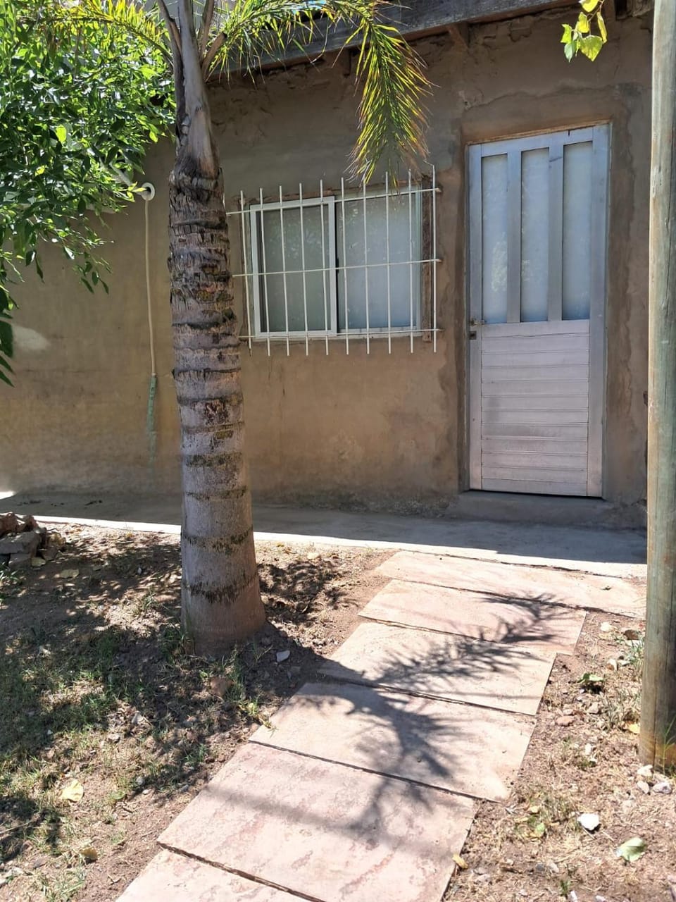 It is rented only by the day and by the week x month NO Apartment in Ezeiza