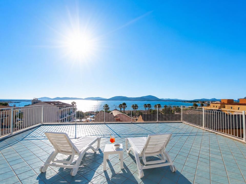 Day, Natural landscape, Solarium, View (from property/room), Balcony/Terrace, Sea view, sunbed