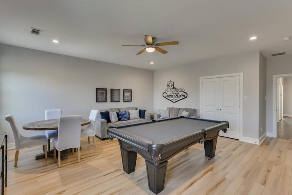 Vibrant Texas Escape 5BR Pool & Hot Tub House in Rowlett