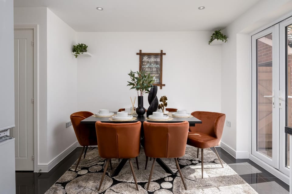 Seating area, Dining area