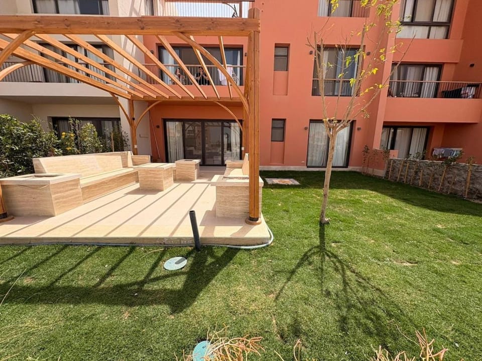 Exclusive 2BR, Kamaran - Crystal pool view, Gouna Apartment in Hurghada