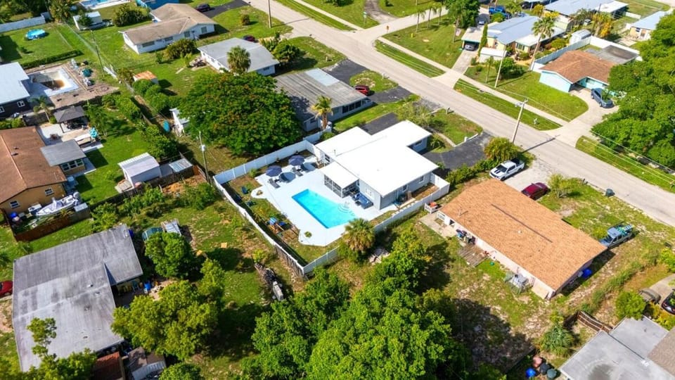 Solara House 3BDR 2BTH 5BEDS NEAR BEACH House in Fort Myers