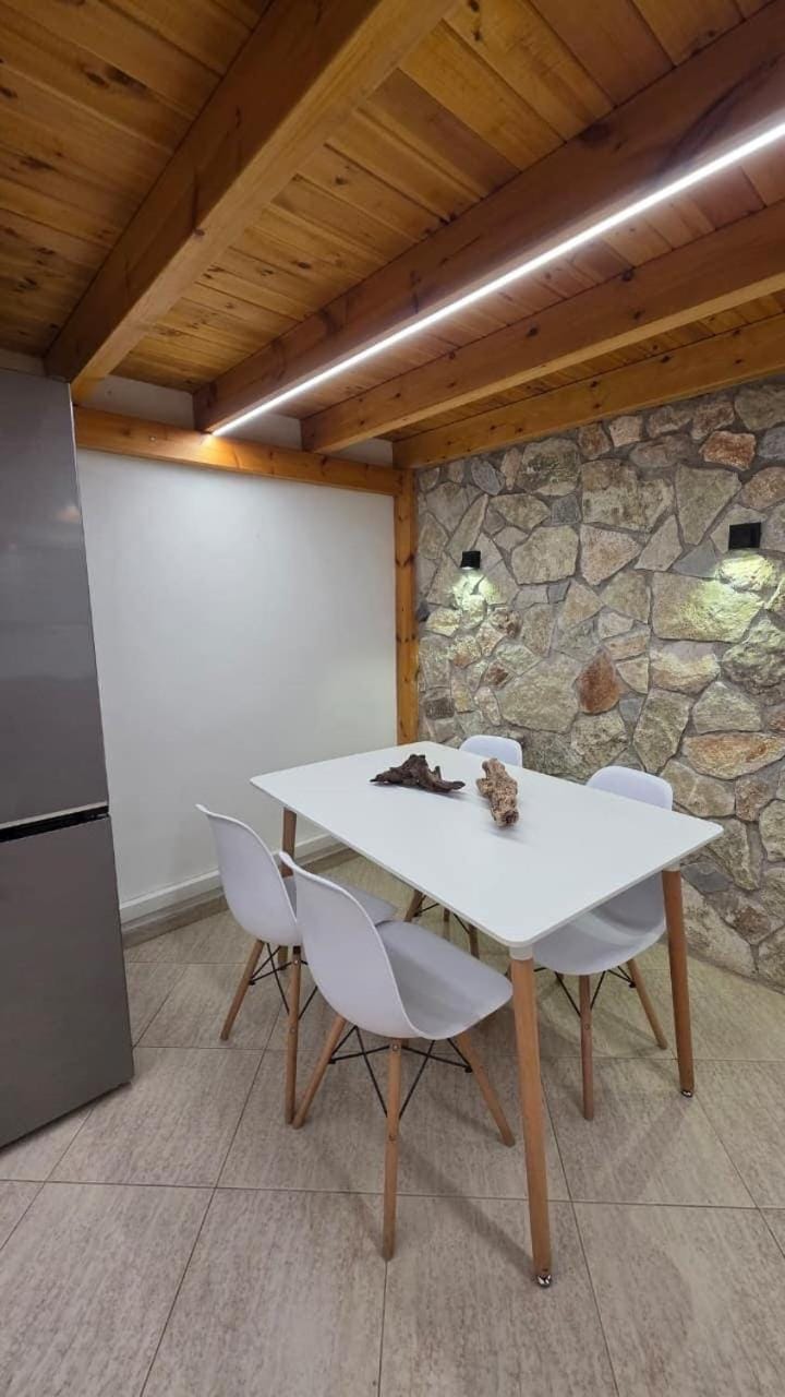 Cozy Modern Apartment, 6 min Walk to Beach Apartment in Sarandë