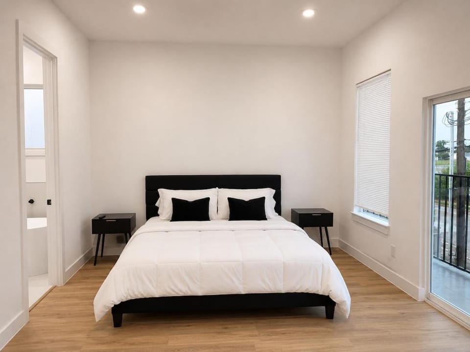 Modern 3BR Luxury Home Near Downtown Houston House in Harris County